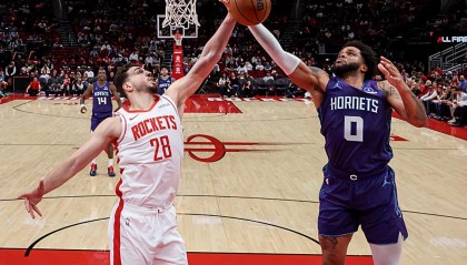 都这样了还不引进控卫？火箭还打算让内线支柱继续这样乱打？